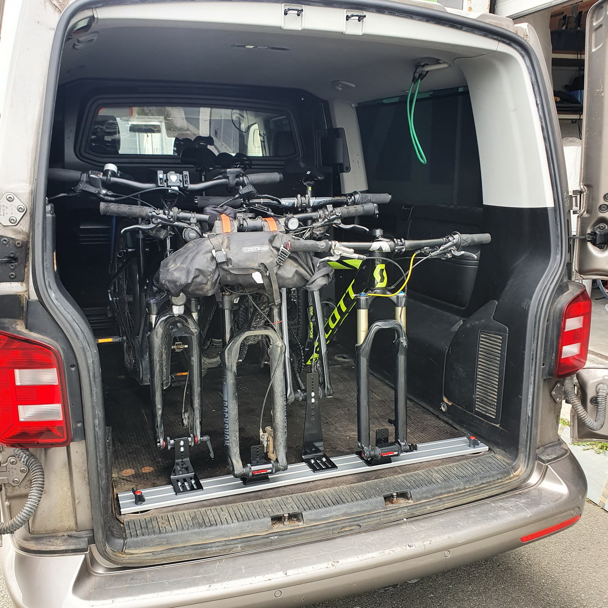 Bicycle carrier in VW Transporter Caravelle