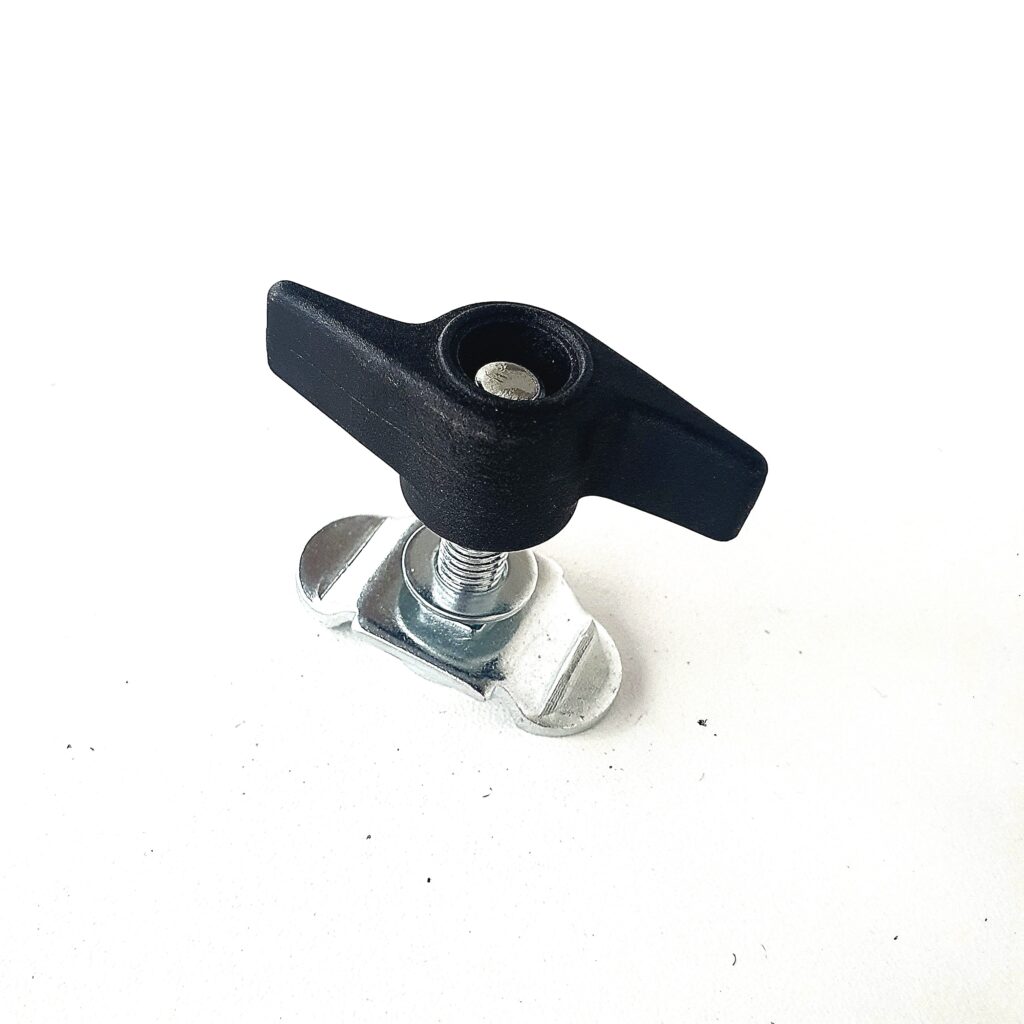 Bolt for cargo rails