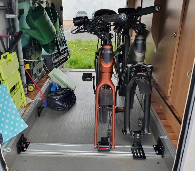 Camper_with_Ebikes06