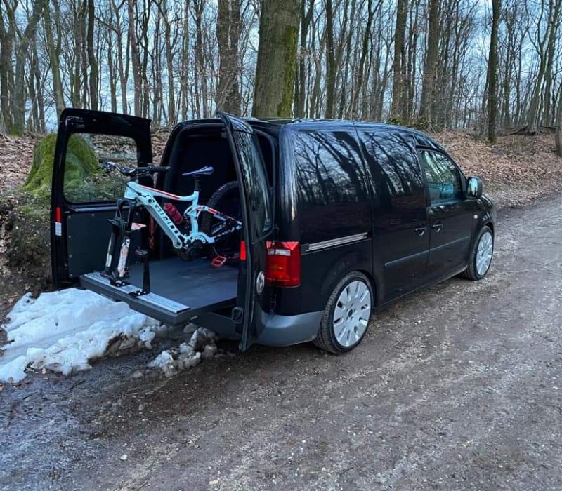 VW Caddy bicycle carrier with sliding floor